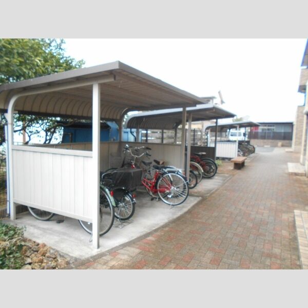 現地周辺 (駐輪場)