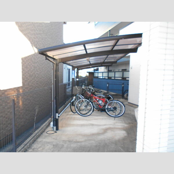 現地周辺 (駐輪場)