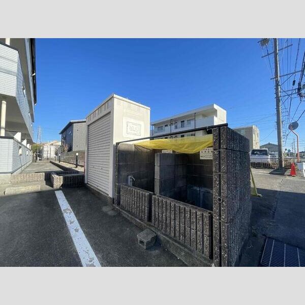 現地周辺 (ゴミ置き場)