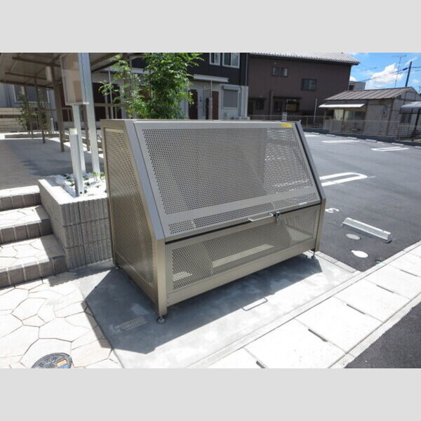 現地周辺 (ゴミステーション)