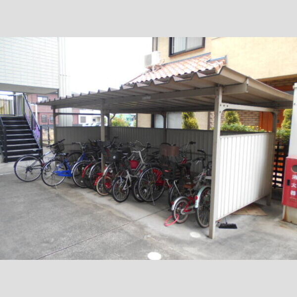 現地周辺 (駐輪場)