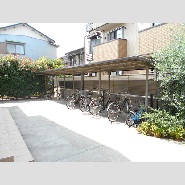 現地周辺 (駐輪場)