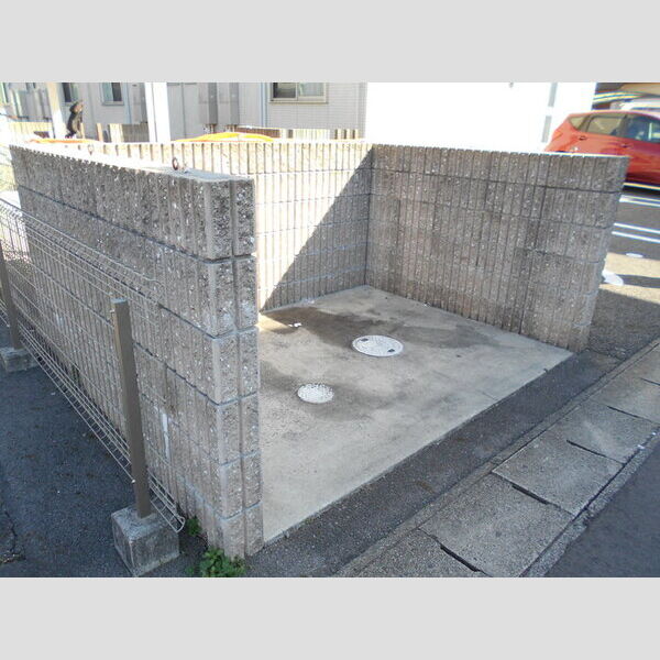 現地周辺 (ゴミ置き場)