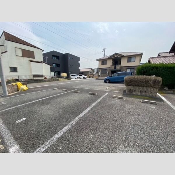 現地周辺 (駐車場)