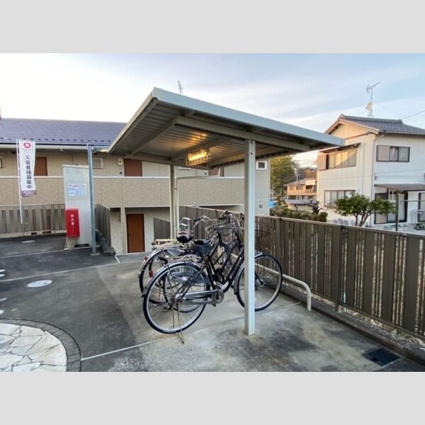 現地周辺 (駐輪場)