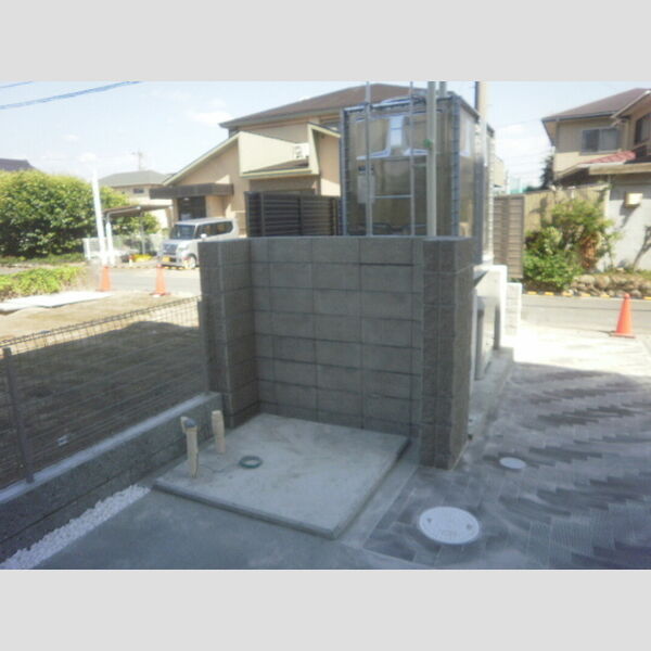 現地周辺 (ゴミ置き場)