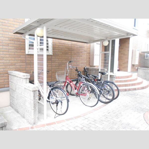 現地周辺 (駐輪場)