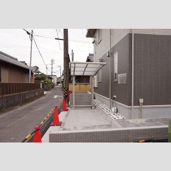 現地周辺 (駐輪場)