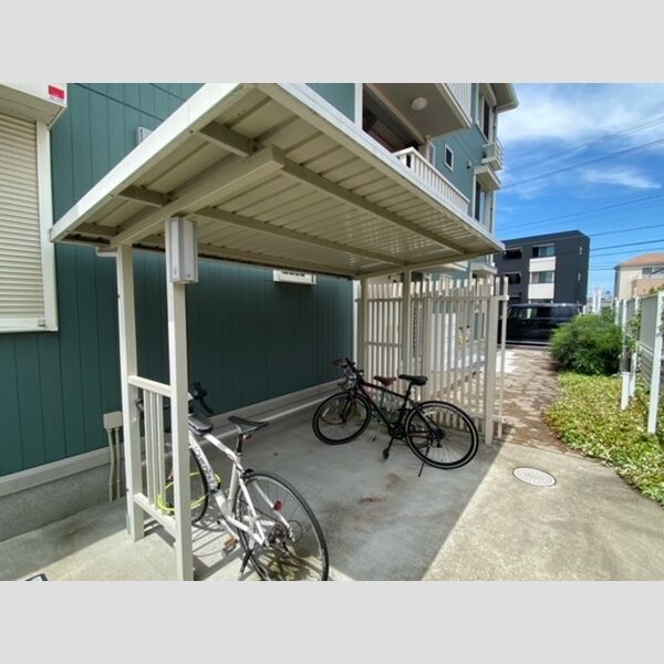 現地周辺 (駐輪場)