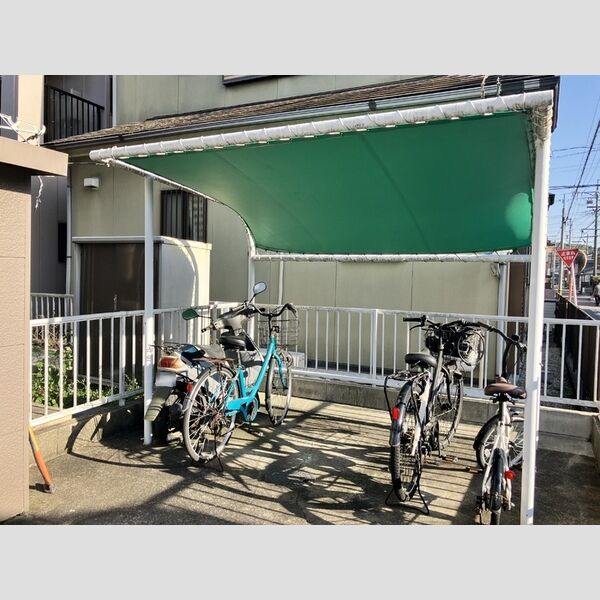 現地周辺 (駐輪場)