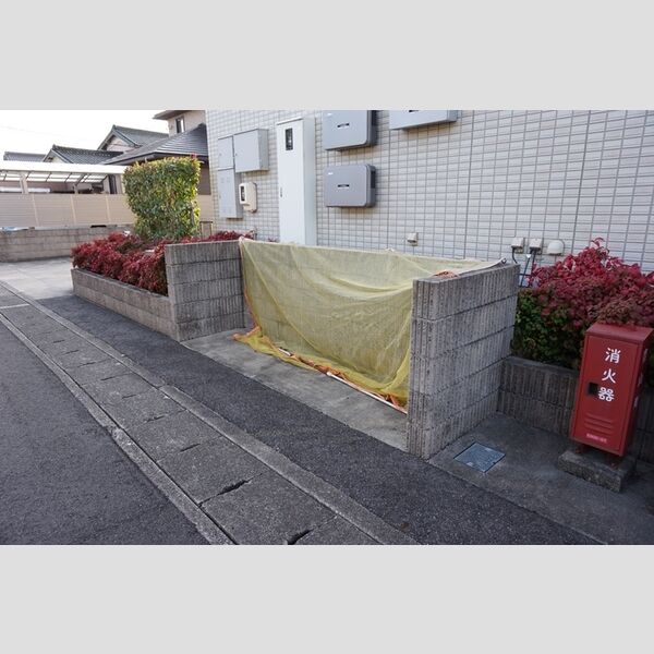 現地周辺 (ごみ置き場)