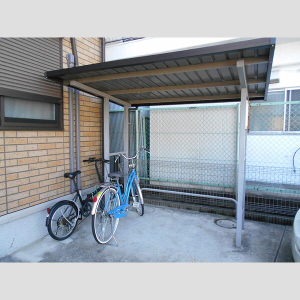 現地周辺 (駐輪場)