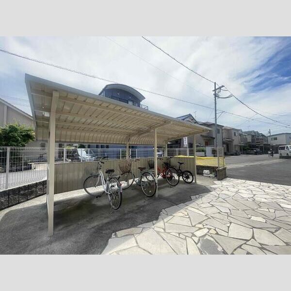 現地周辺 (駐輪場)