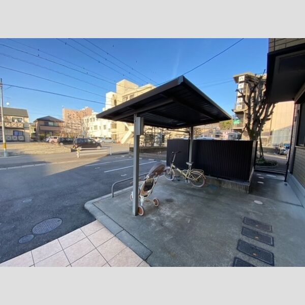 現地周辺 (駐輪場)