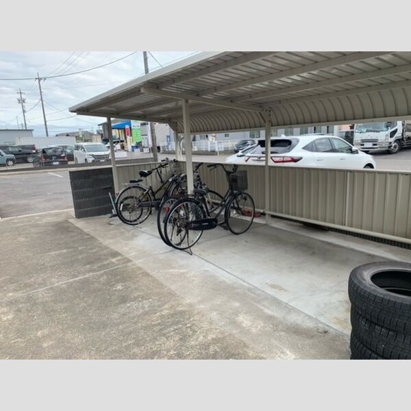 現地周辺 (駐輪場)