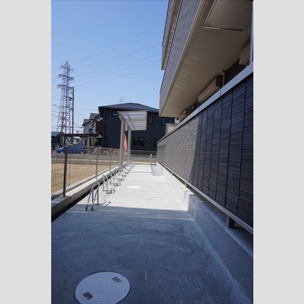 現地周辺 (駐輪場)