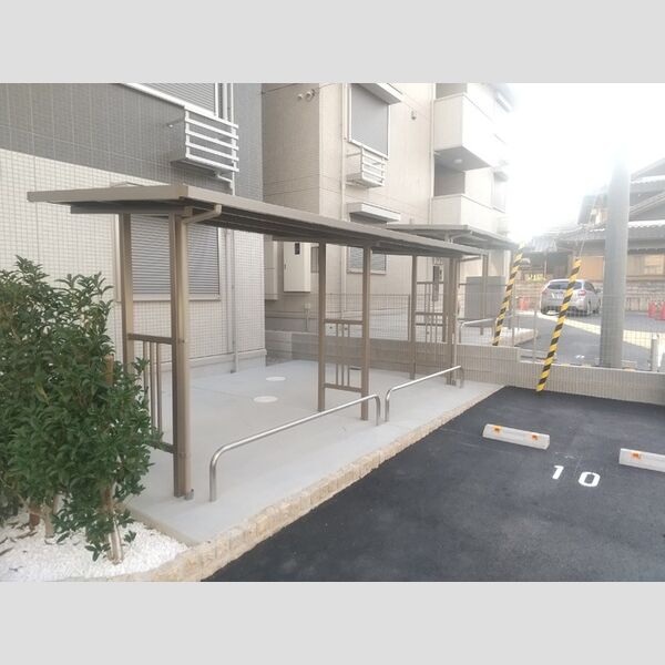 現地周辺 (駐輪場)