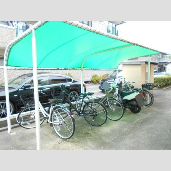 現地周辺 (駐輪場)