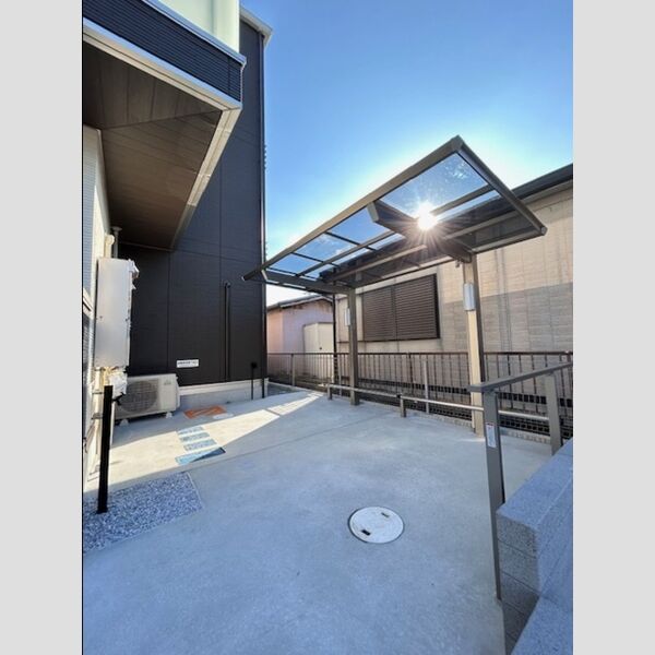 現地周辺 (駐輪場)