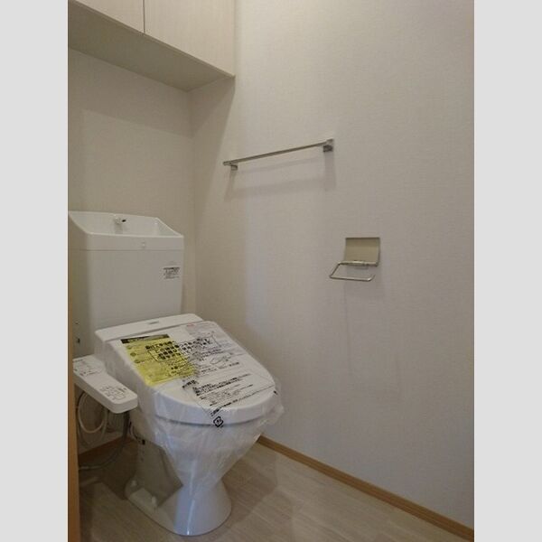 トイレ (温水洗浄暖房便座)