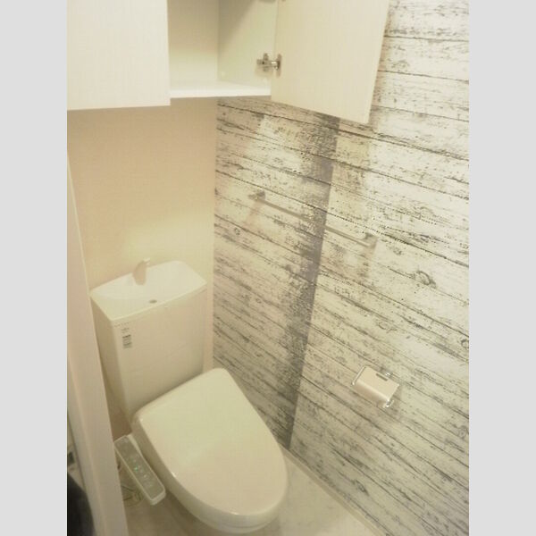 トイレ (温水洗浄暖房つき便座)