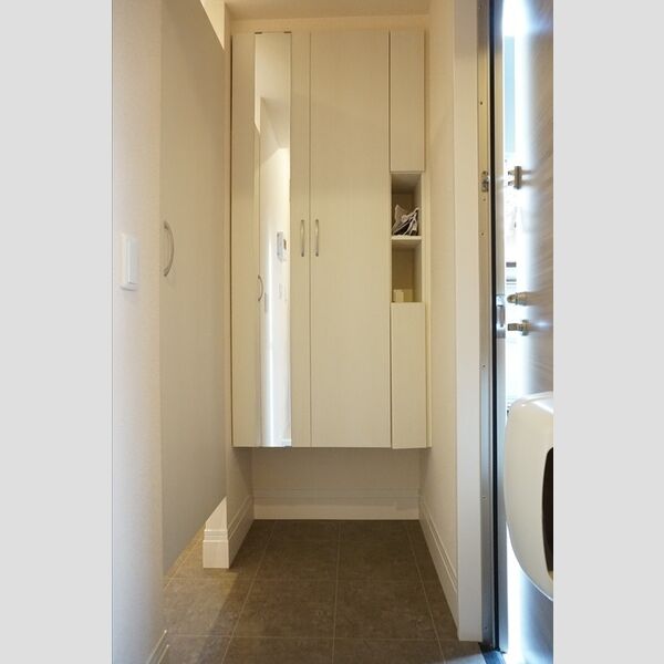 玄関 (シューズボックス)