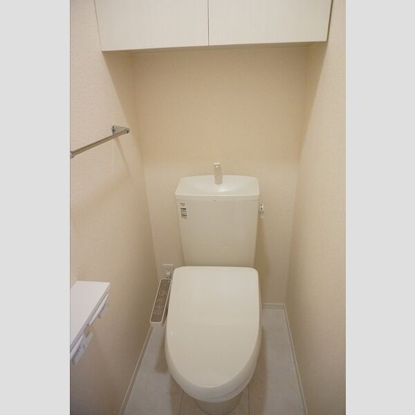 トイレ (温水洗浄暖房便座)