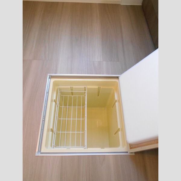 収納 (床下収納)