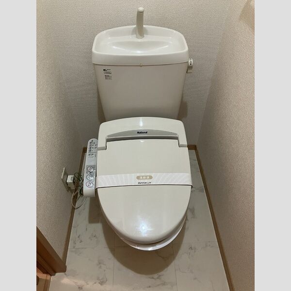 トイレ (温水洗浄暖房便座)