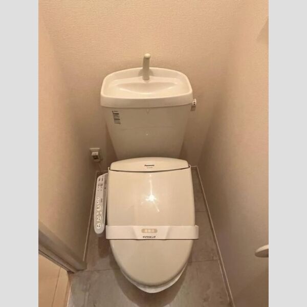 トイレ (温水洗浄暖房便座)