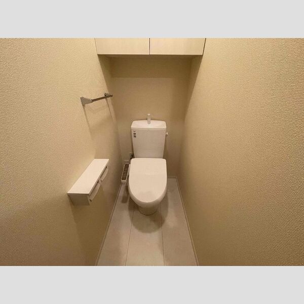 トイレ (トイレ)