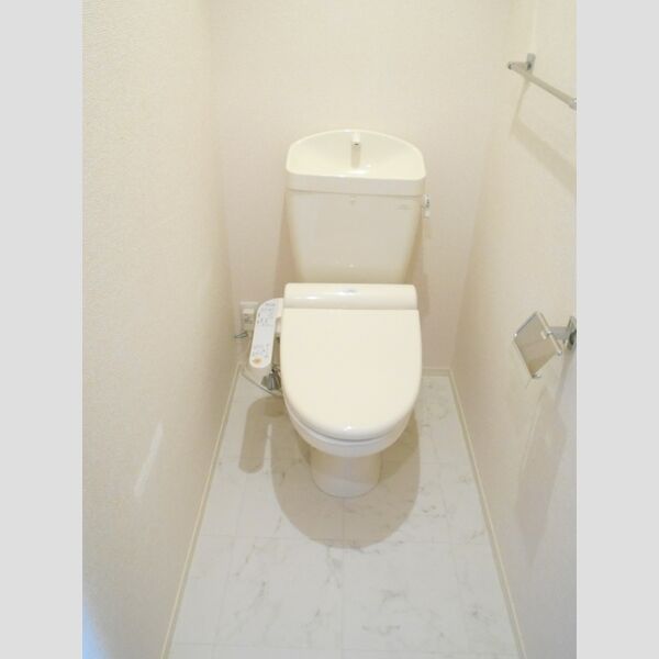 トイレ (温水洗浄暖房便座)