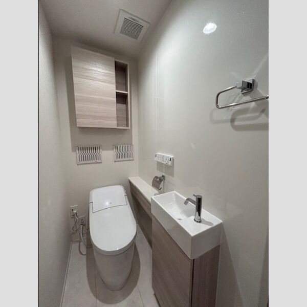 トイレ (温水洗浄暖房便座)