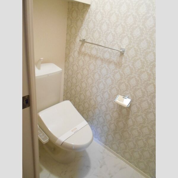 トイレ (トイレ)