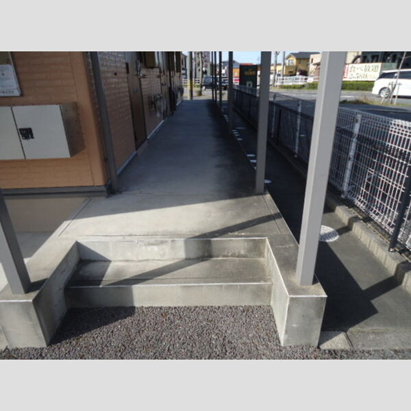 エントランス (1階アプローチ)