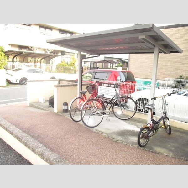 現地周辺 (駐輪場)