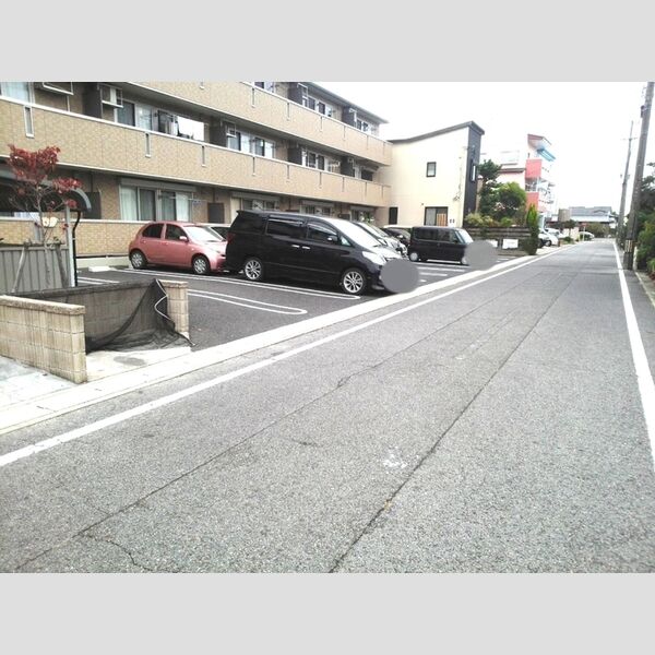 駐車場 (駐車場(縦列駐車となります))