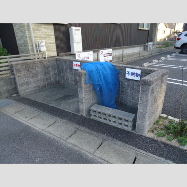 現地周辺 (ゴミステーション)