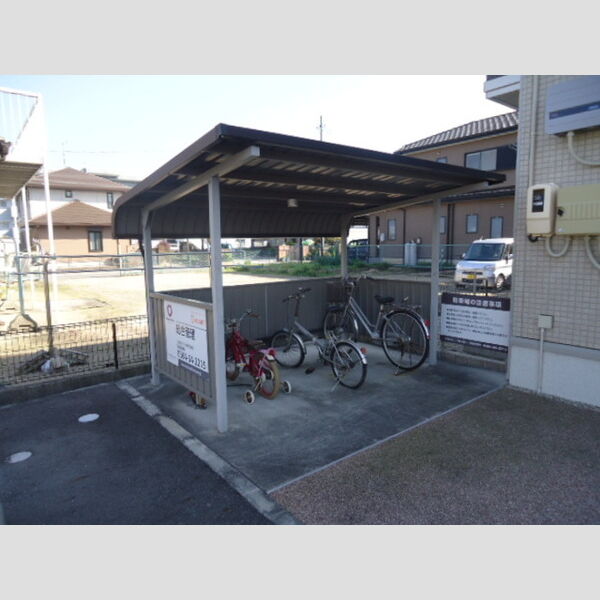 現地周辺 (駐輪場)