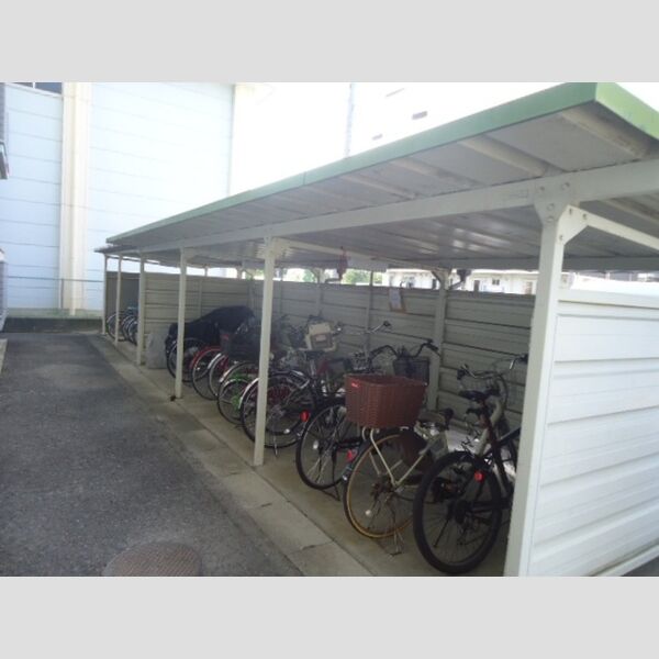 現地周辺 (駐輪場)