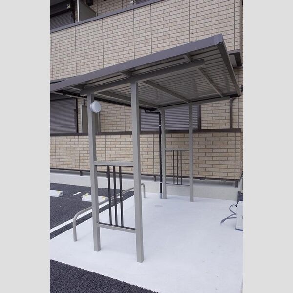 現地周辺 (駐輪場)