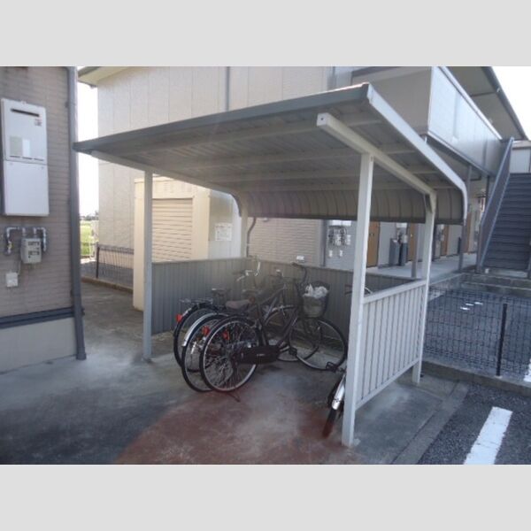 現地周辺 (屋根付き駐輪場)