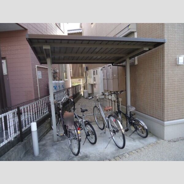 現地周辺 (屋根付き駐輪場)