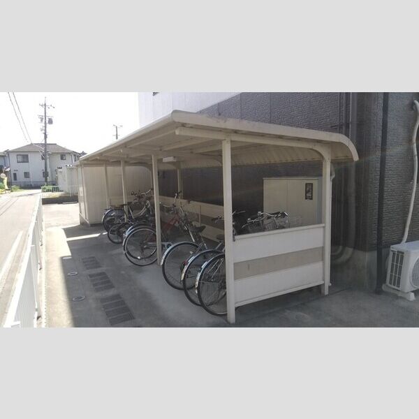 現地周辺 (屋根付き駐輪場)
