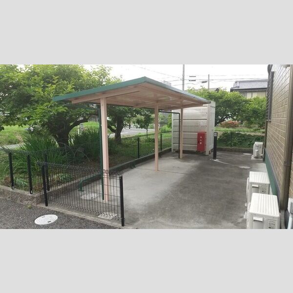 現地周辺 (屋根付き駐輪場)