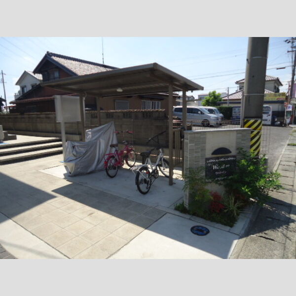 現地周辺 (駐輪場)