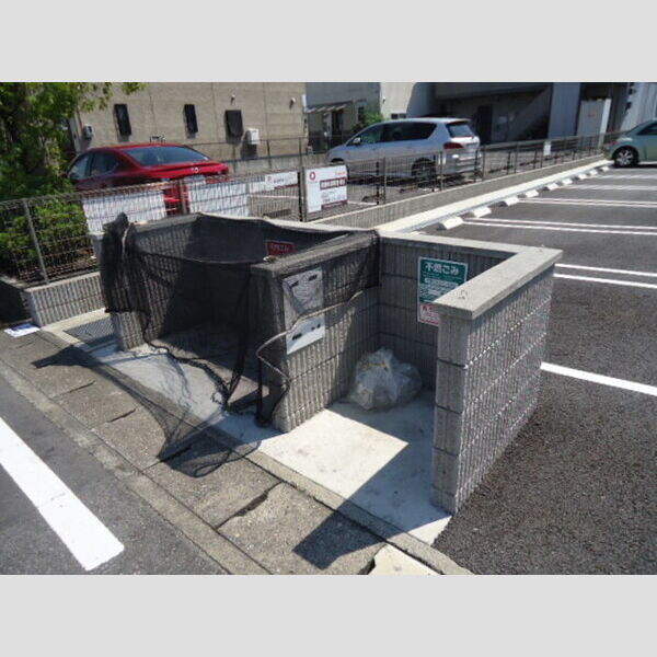 現地周辺 (ゴミステーション)