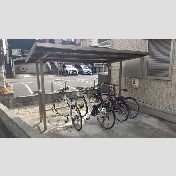 現地周辺 (屋根付き駐輪場)