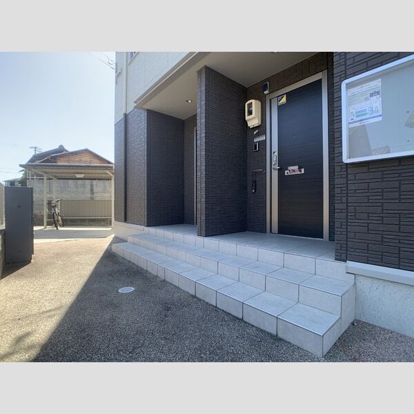 現地周辺 (玄関)