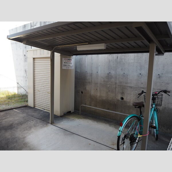 現地周辺 (駐輪場)